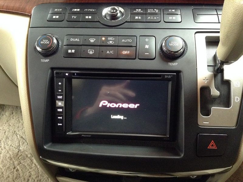 Nissan Elgrand Apple Carplay Pioneer Radio with Rear Camera