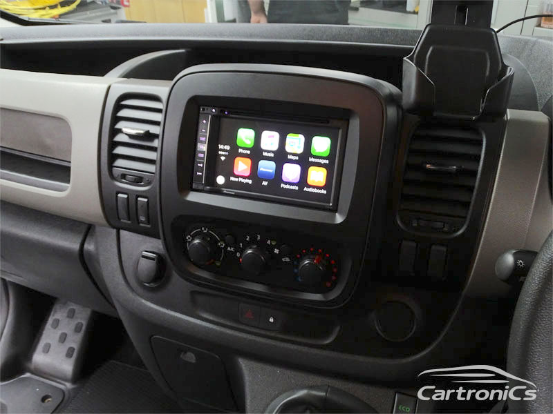 Howto remove the radio from a Renault Trafic 